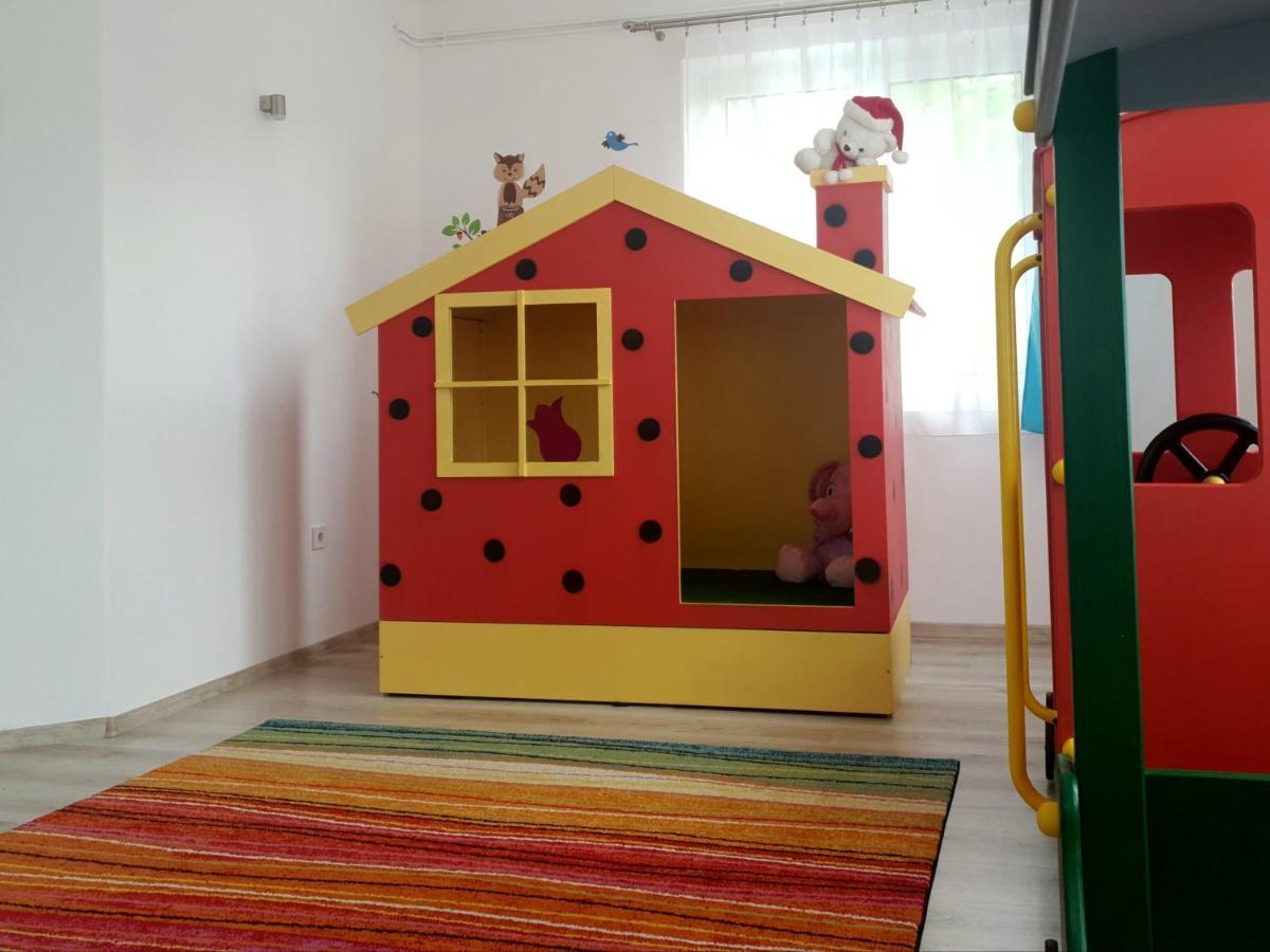 Diana Panzio Bed & Breakfast Matrafured Bagian luar foto