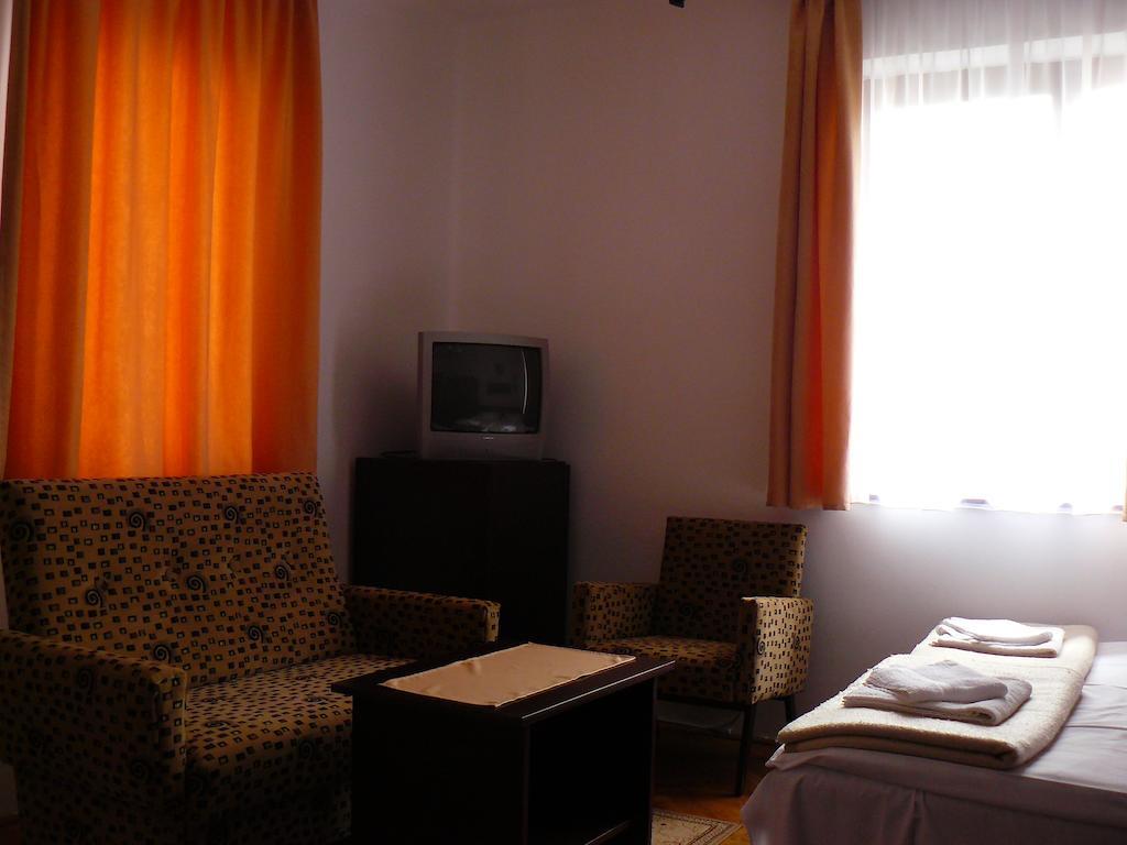 Diana Panzio Bed & Breakfast Matrafured Ruang foto