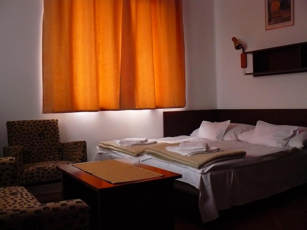 Diana Panzio Bed & Breakfast Matrafured Ruang foto